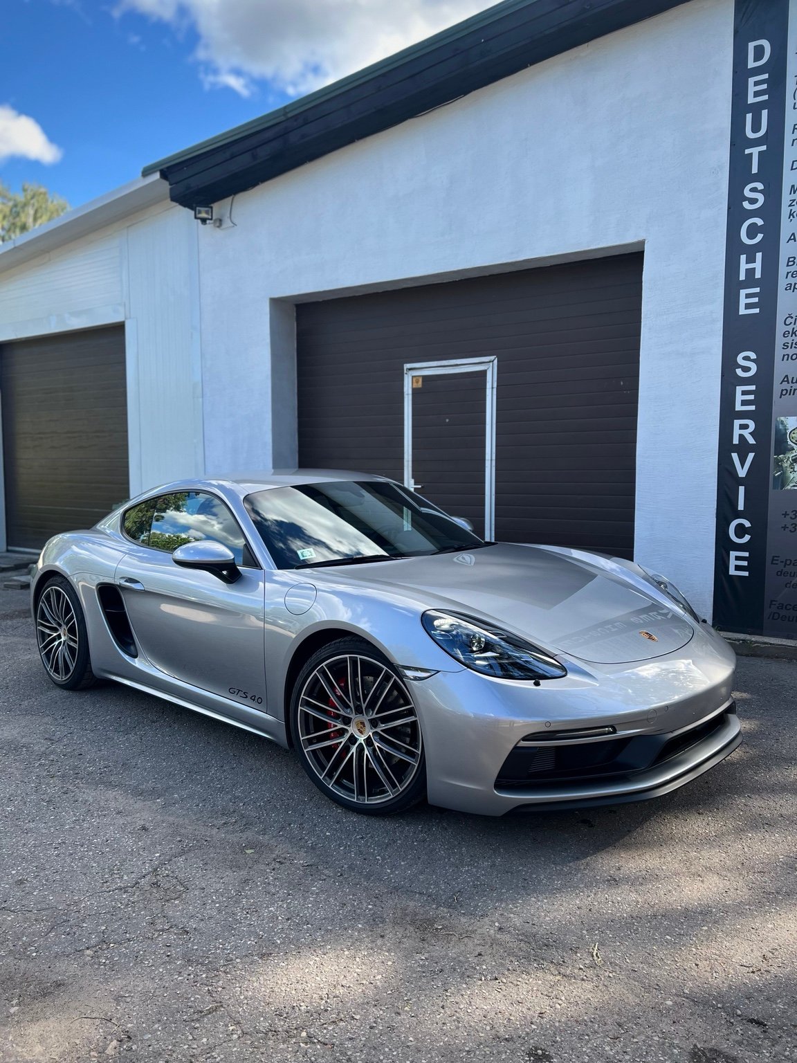 PORSCHE pie Deutsche Service